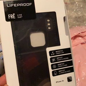 IPhone Xs Lifeproof case